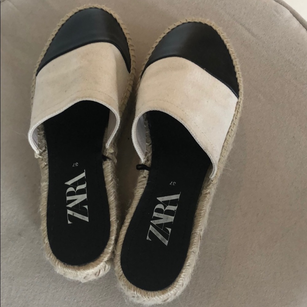 Slip ons - Picture 3 of 4